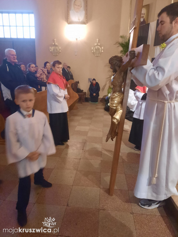  Za nami Liturgia Męki Pańskiej. Tak obchodzili ją kruszwiczanie [ZDJĘCIA]