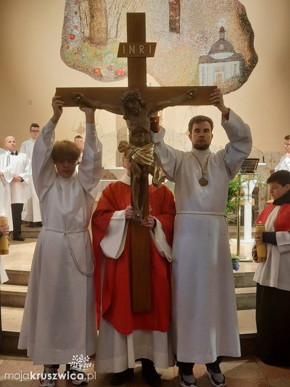  Za nami Liturgia Męki Pańskiej. Tak obchodzili ją kruszwiczanie [ZDJĘCIA]