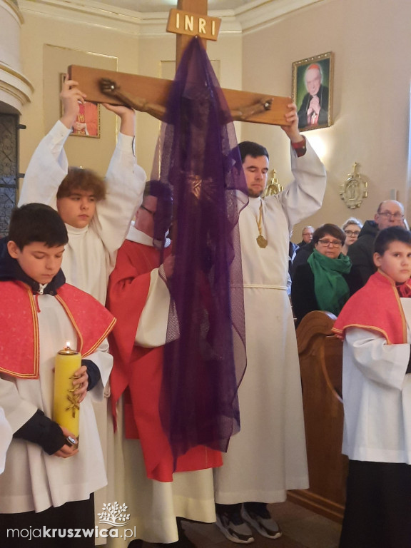  Za nami Liturgia Męki Pańskiej. Tak obchodzili ją kruszwiczanie [ZDJĘCIA]