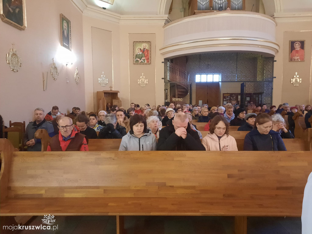  Za nami Liturgia Męki Pańskiej. Tak obchodzili ją kruszwiczanie [ZDJĘCIA]