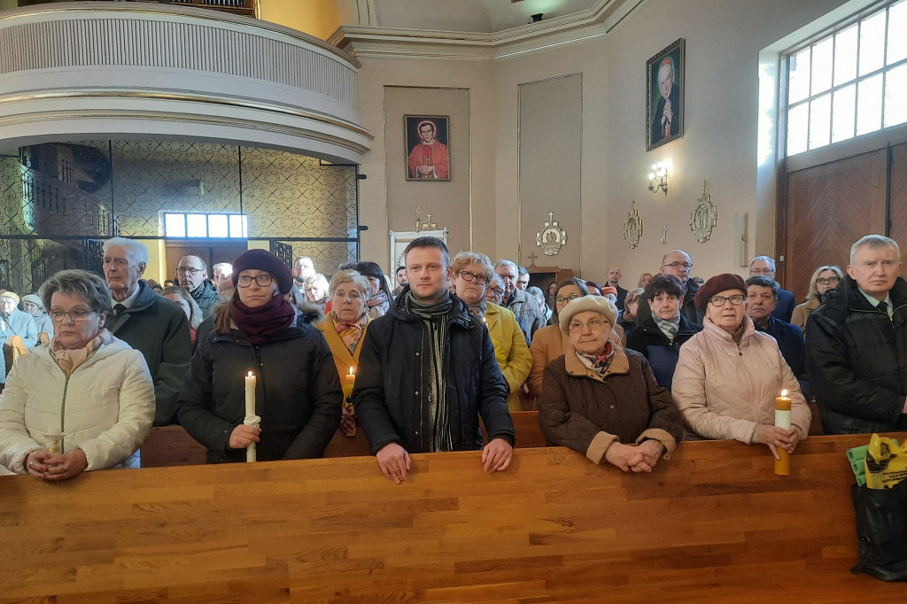  Wigilia Paschalna oraz procesja rezurekcyjna w Kruszwicy [FOTO]