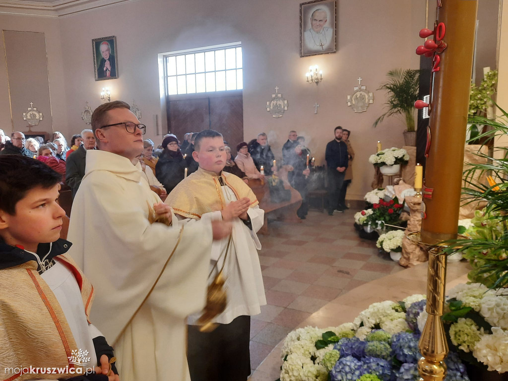  Wigilia Paschalna oraz procesja rezurekcyjna w Kruszwicy [FOTO]