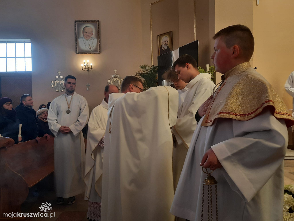  Wigilia Paschalna oraz procesja rezurekcyjna w Kruszwicy [FOTO]