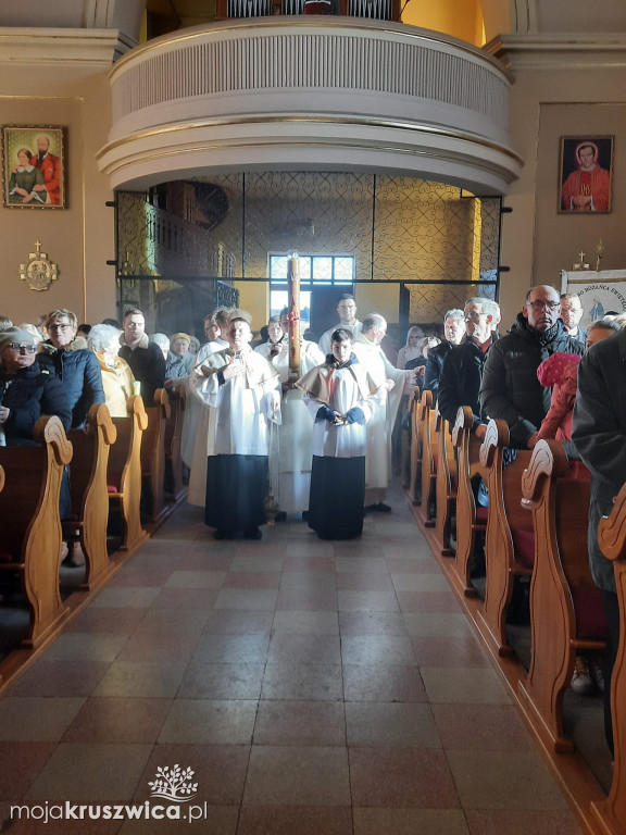  Wigilia Paschalna oraz procesja rezurekcyjna w Kruszwicy [FOTO]