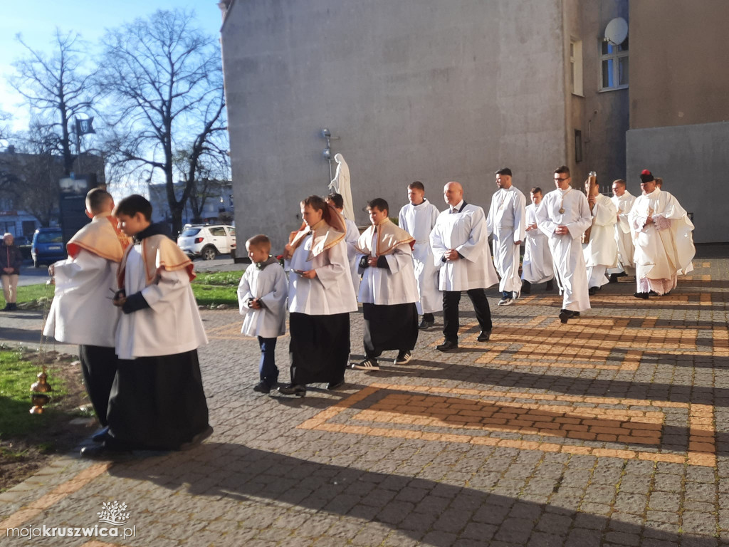  Wigilia Paschalna oraz procesja rezurekcyjna w Kruszwicy [FOTO]