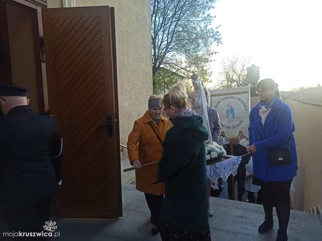  Wigilia Paschalna oraz procesja rezurekcyjna w Kruszwicy [FOTO]