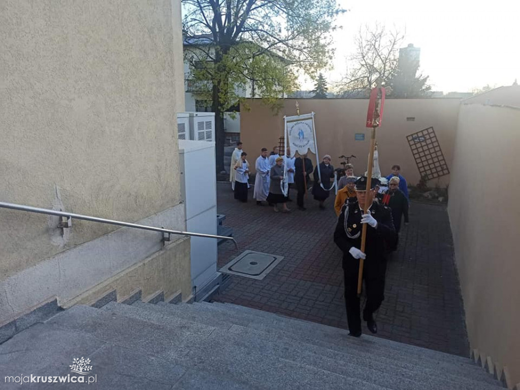  Wigilia Paschalna oraz procesja rezurekcyjna w Kruszwicy [FOTO]