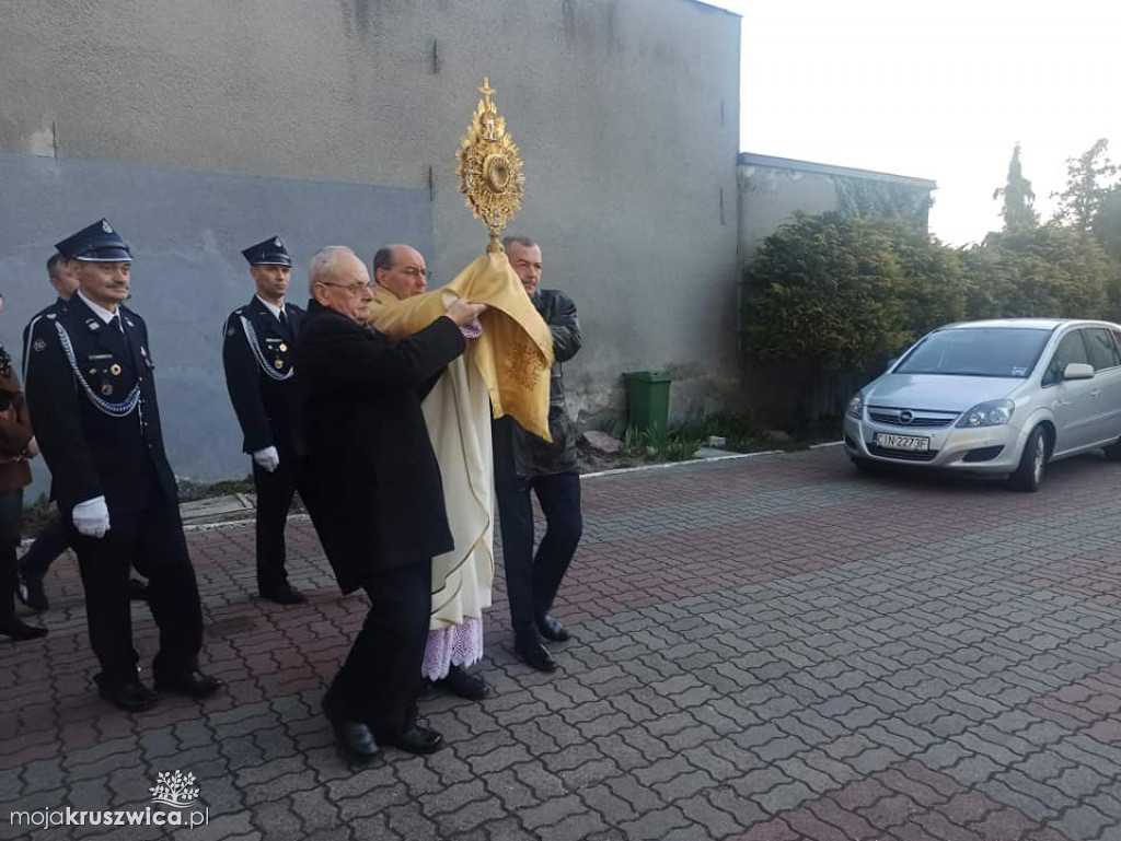  Wigilia Paschalna oraz procesja rezurekcyjna w Kruszwicy [FOTO]