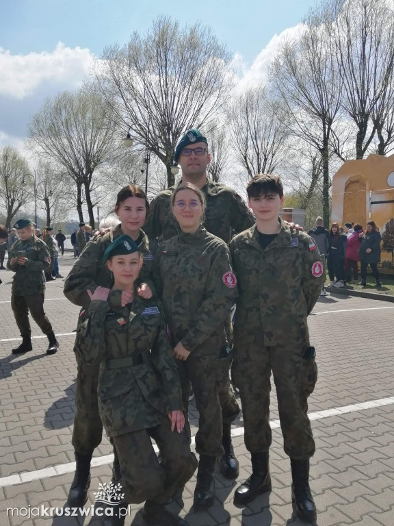 Młodzi uczniowie Zespołu Szkół w Kruszwicy złożyli przysięgę [ZDJĘCIA]