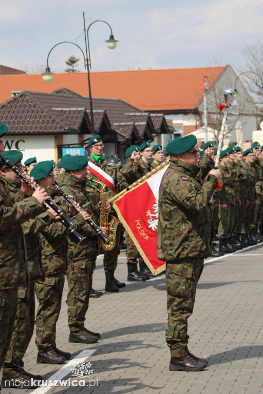 Młodzi uczniowie Zespołu Szkół w Kruszwicy złożyli przysięgę [ZDJĘCIA]