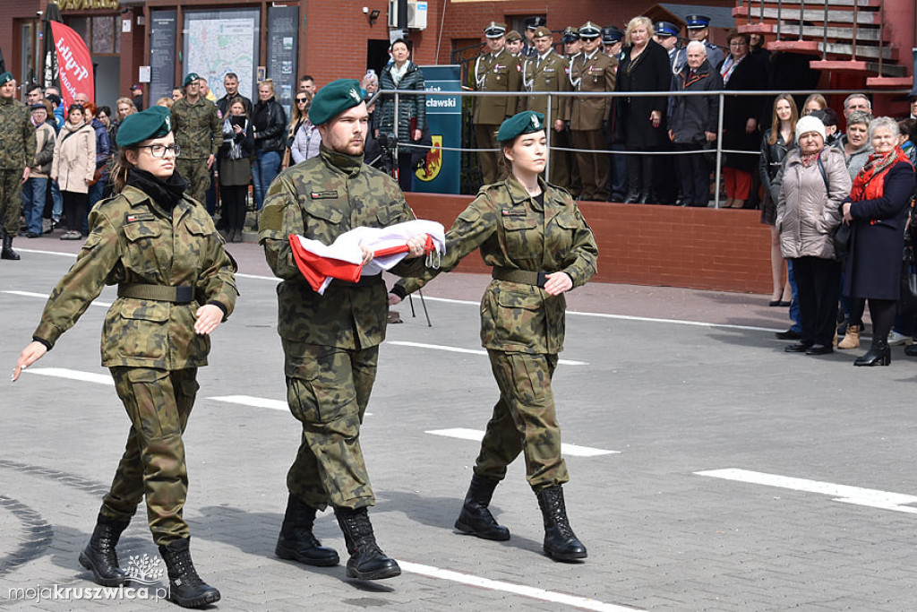 Młodzi uczniowie Zespołu Szkół w Kruszwicy złożyli przysięgę [ZDJĘCIA]