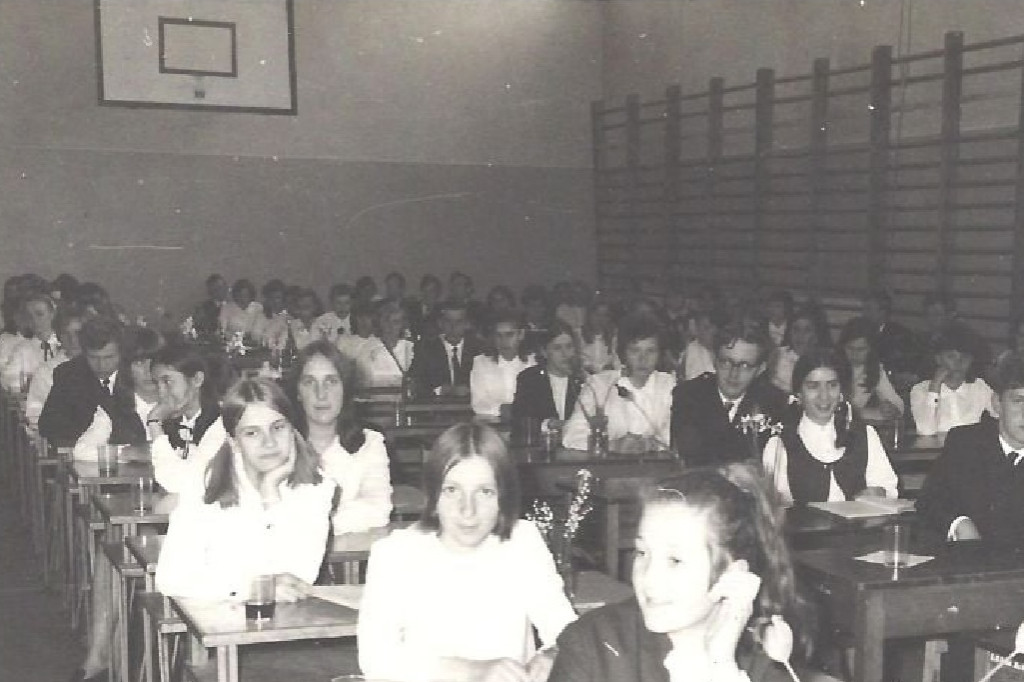 Wtedy też pachniały kasztany! Biblioteka w Kruszwicy o maturach z 1969 roku