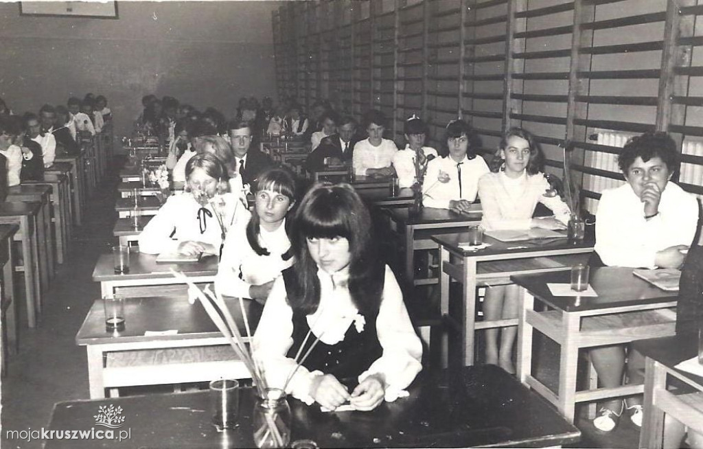 Wtedy też pachniały kasztany! Biblioteka w Kruszwicy o maturach z 1969 roku