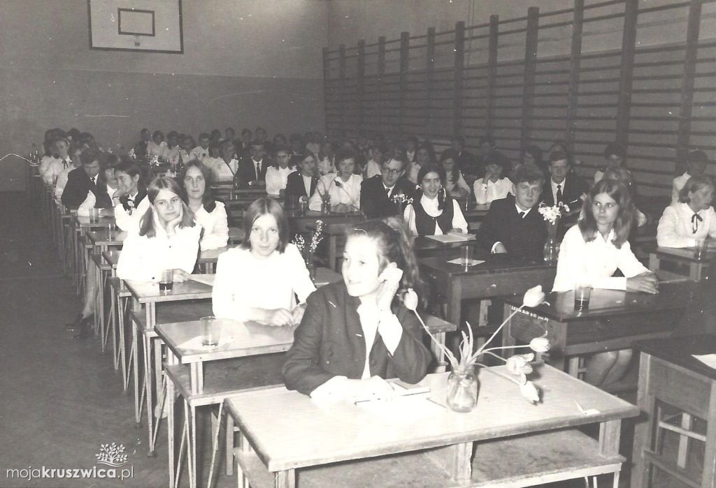 Wtedy też pachniały kasztany! Biblioteka w Kruszwicy o maturach z 1969 roku
