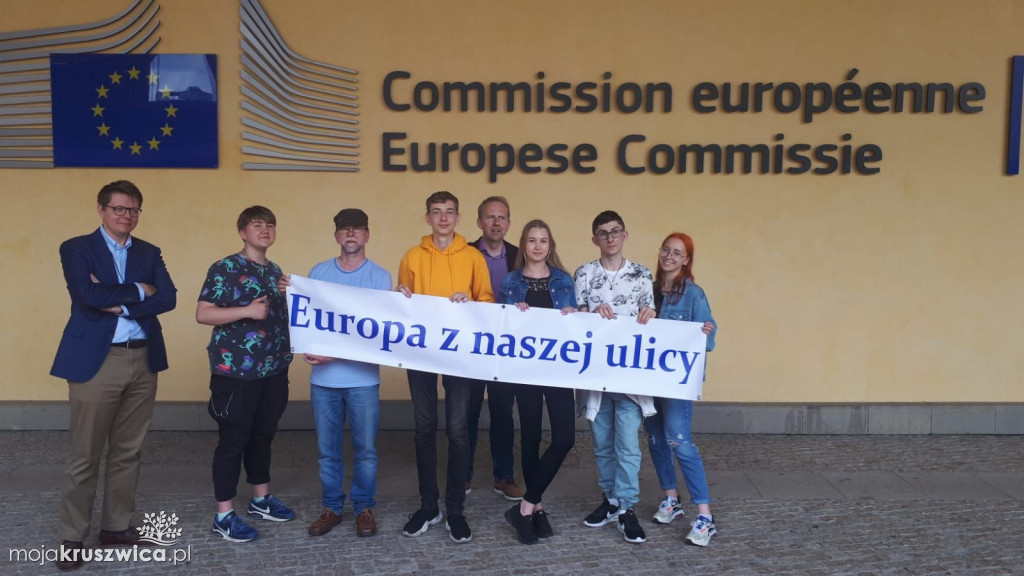 Uczniowie z Kruszwicy polecieli do Brukseli [ZDJĘCIA]