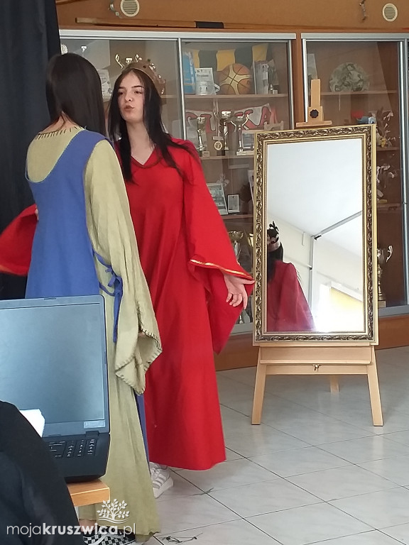Świętowali 600-lecie przy sztuce teatralnej o królu Popielu