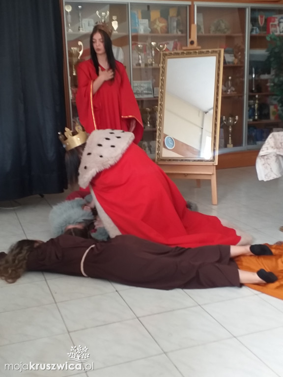 Świętowali 600-lecie przy sztuce teatralnej o królu Popielu