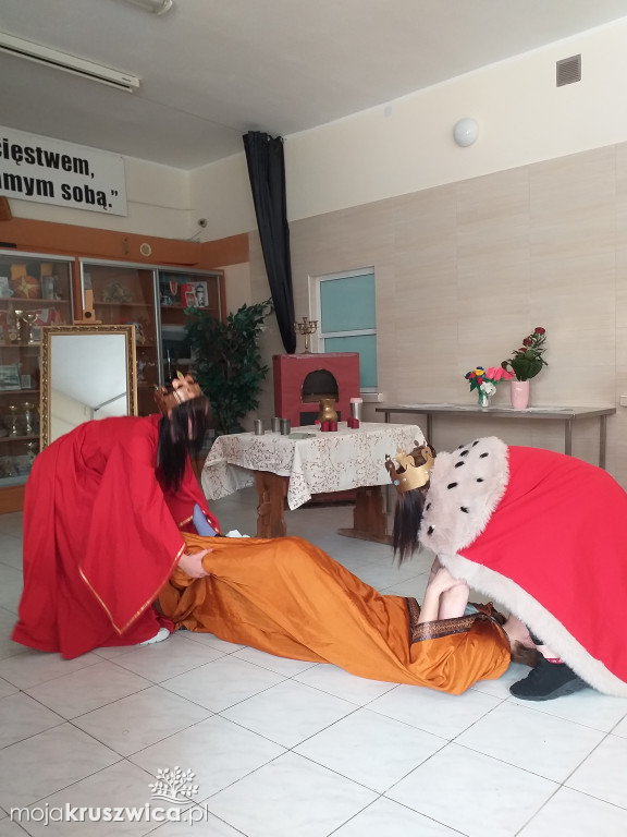 Świętowali 600-lecie przy sztuce teatralnej o królu Popielu