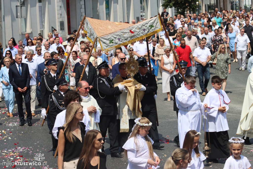 Procesja Bożego Ciała w parafii św. Teresy od Dzieciątka Jezus
