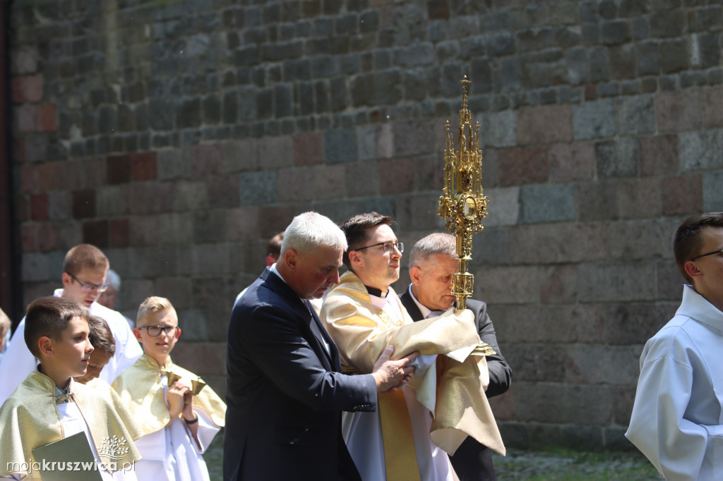 Procesja Bożego Ciała w kruszwickiej kolegiacie