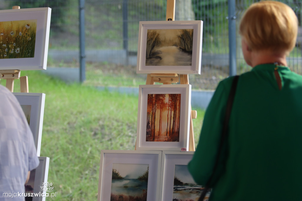 Noc Poetów: Rozpoczął się wernisaż wystawy malarskiej Moniki Warakomskiej