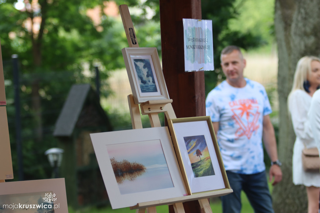 Noc Poetów: Rozpoczął się wernisaż wystawy malarskiej Moniki Warakomskiej