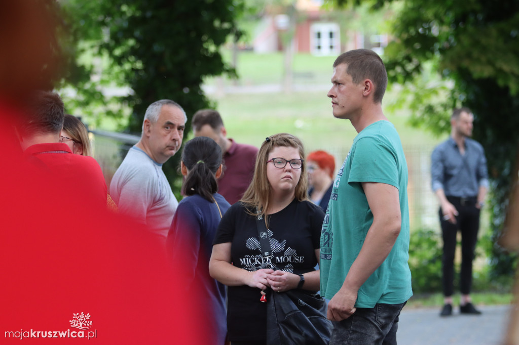 Noc Poetów: Rozpoczął się wernisaż wystawy malarskiej Moniki Warakomskiej