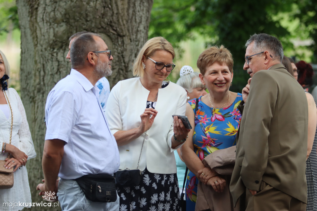 Noc Poetów: Rozpoczął się wernisaż wystawy malarskiej Moniki Warakomskiej