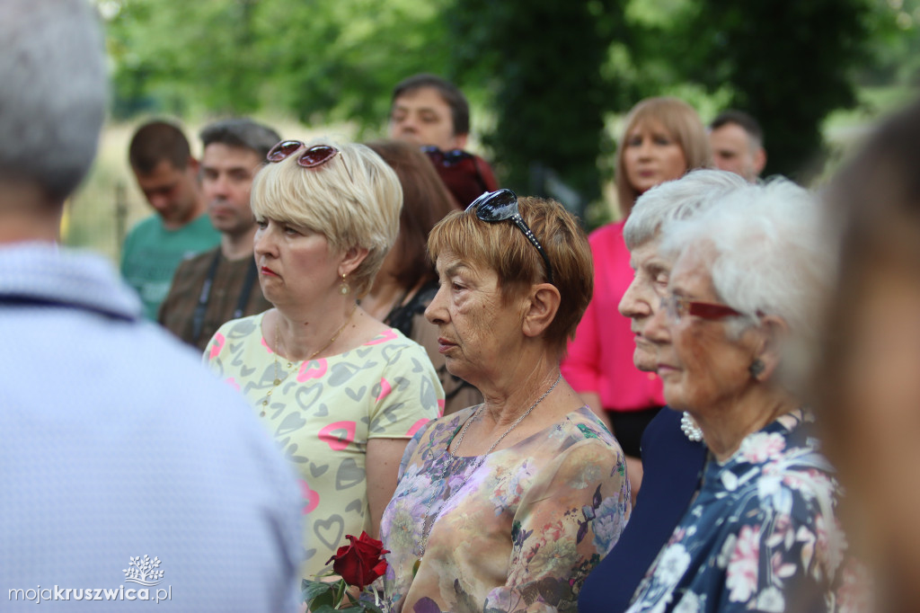 Noc Poetów: Rozpoczął się wernisaż wystawy malarskiej Moniki Warakomskiej