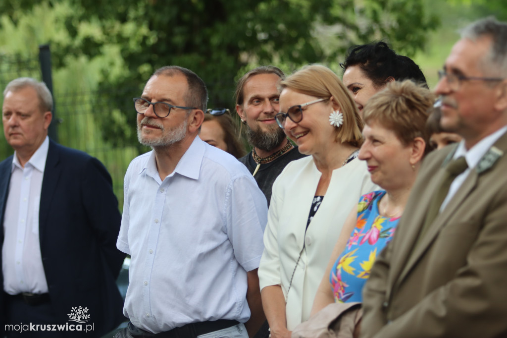 Noc Poetów: Rozpoczął się wernisaż wystawy malarskiej Moniki Warakomskiej