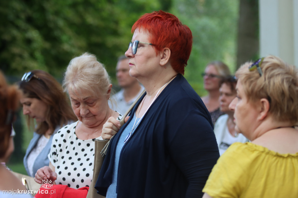 Noc Poetów: Rozpoczął się wernisaż wystawy malarskiej Moniki Warakomskiej