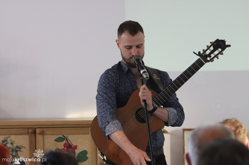 Mateusz i Szymon Bruccy podczas Nocy Poetów nad Gopłem [ZDJĘCIA]