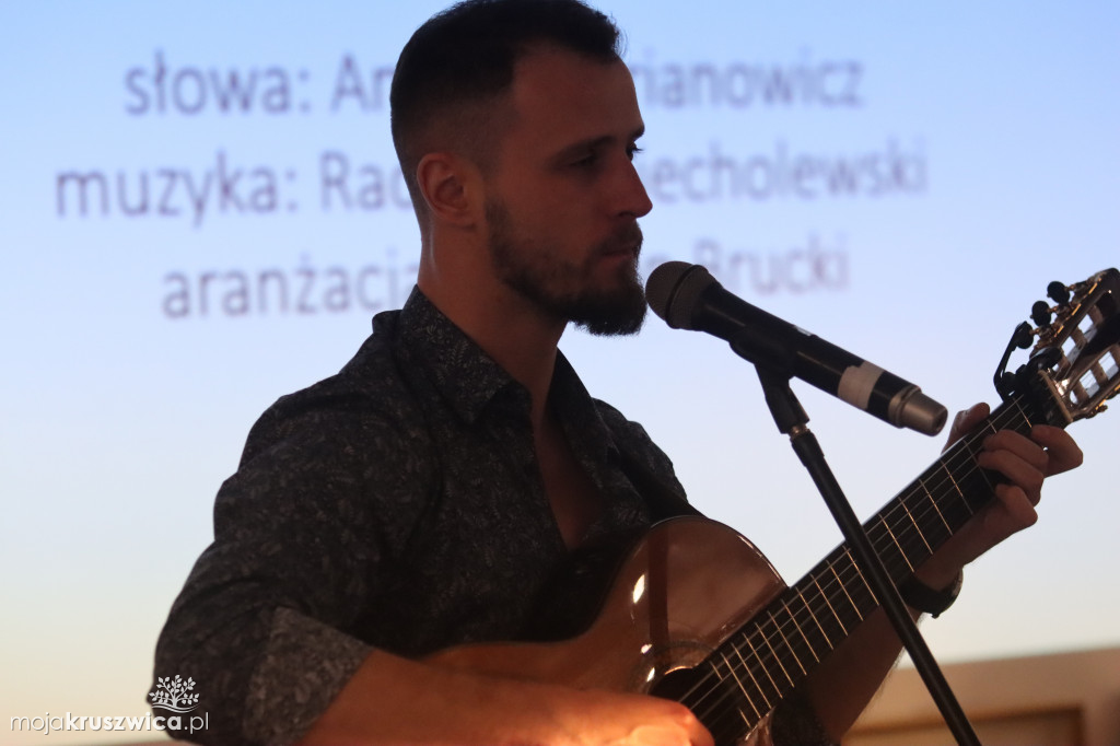 Mateusz i Szymon Bruccy podczas Nocy Poetów nad Gopłem [ZDJĘCIA]