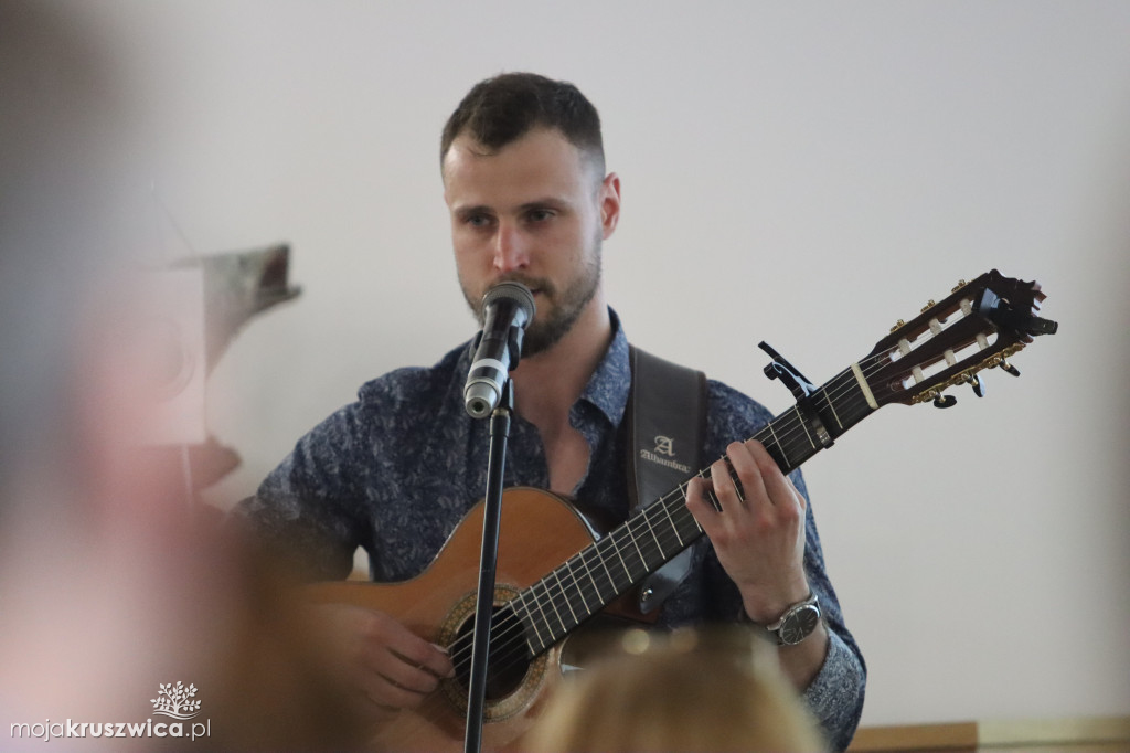 Mateusz i Szymon Bruccy podczas Nocy Poetów nad Gopłem [ZDJĘCIA]