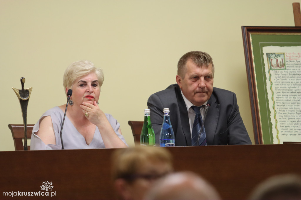 Uroczysta sesja Rady Miejskiej w Kruszwicy. Nagrodzono zasłużonych dla Kruszwicy