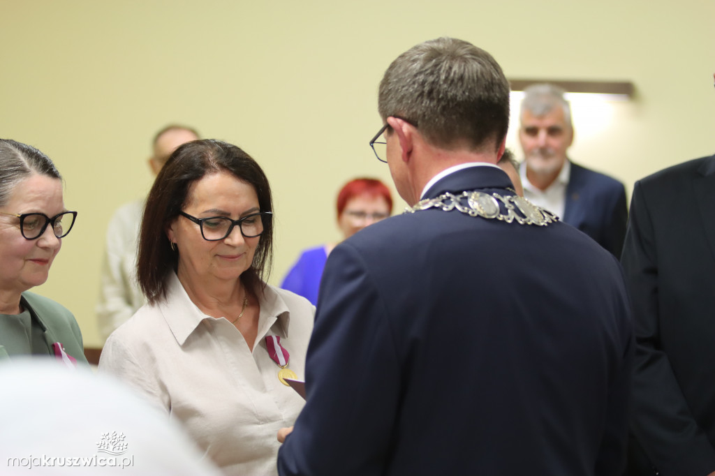 Uroczysta sesja Rady Miejskiej w Kruszwicy. Nagrodzono zasłużonych dla Kruszwicy