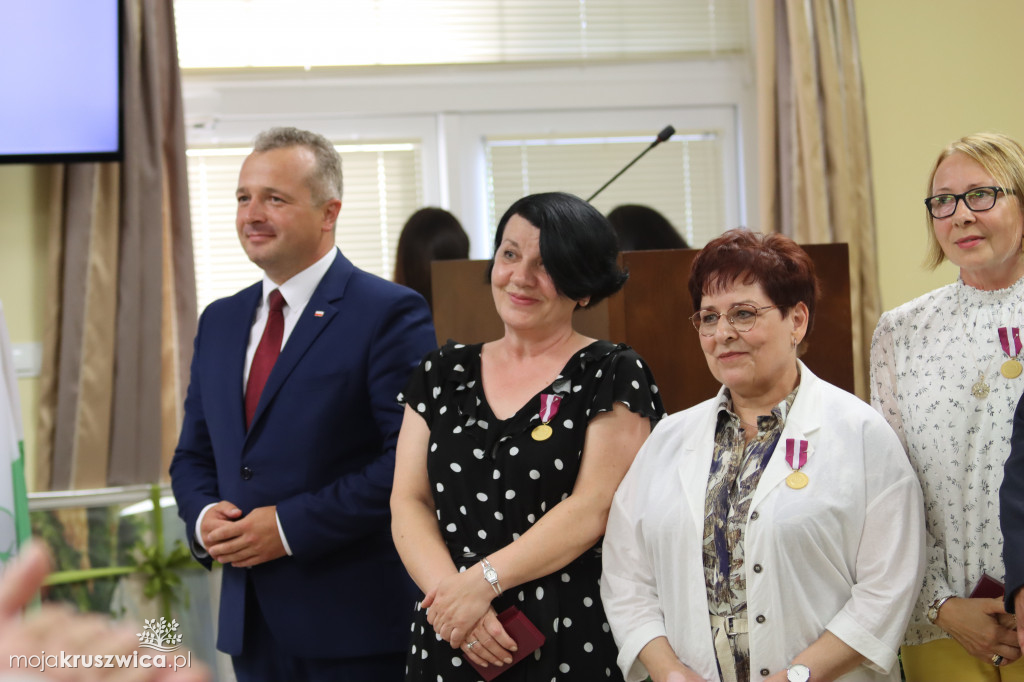 Uroczysta sesja Rady Miejskiej w Kruszwicy. Nagrodzono zasłużonych dla Kruszwicy