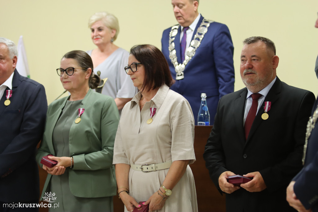 Uroczysta sesja Rady Miejskiej w Kruszwicy. Nagrodzono zasłużonych dla Kruszwicy
