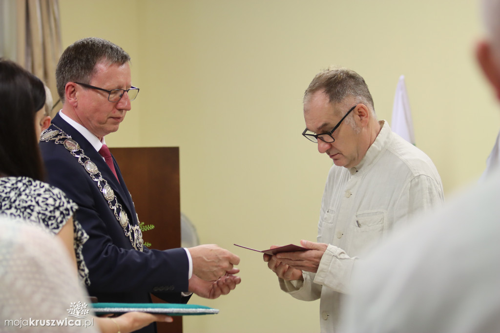 Uroczysta sesja Rady Miejskiej w Kruszwicy. Nagrodzono zasłużonych dla Kruszwicy