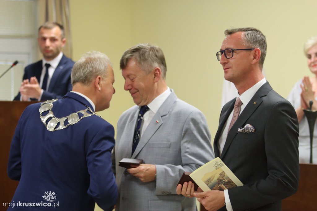 Uroczysta sesja Rady Miejskiej w Kruszwicy. Nagrodzono zasłużonych dla Kruszwicy