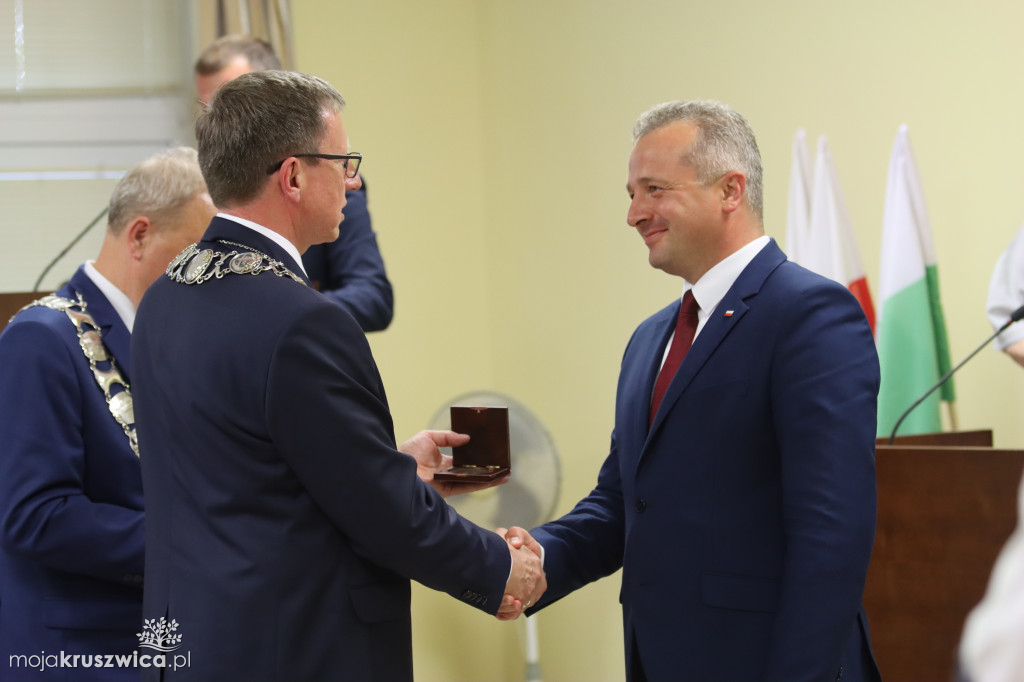 Uroczysta sesja Rady Miejskiej w Kruszwicy. Nagrodzono zasłużonych dla Kruszwicy