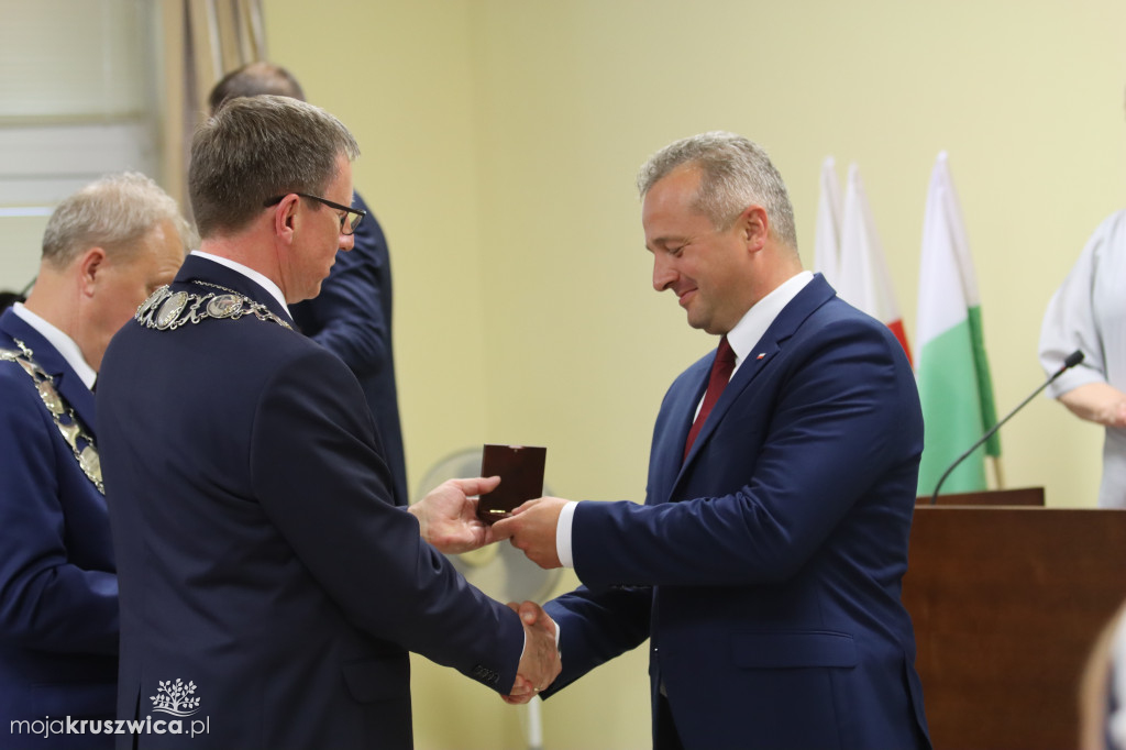 Uroczysta sesja Rady Miejskiej w Kruszwicy. Nagrodzono zasłużonych dla Kruszwicy