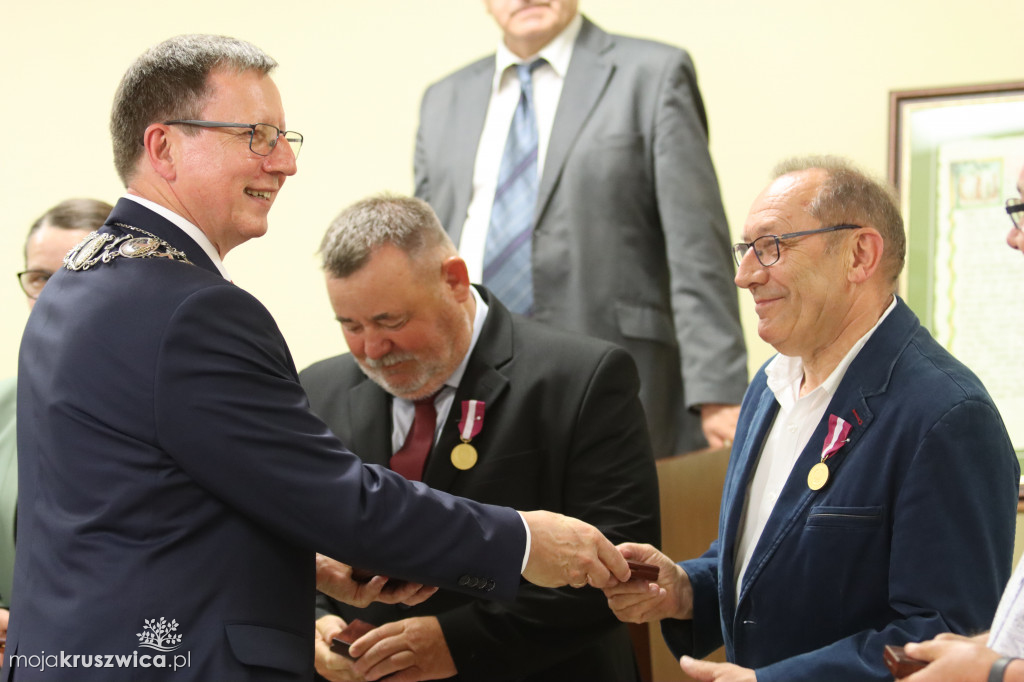 Uroczysta sesja Rady Miejskiej w Kruszwicy. Nagrodzono zasłużonych dla Kruszwicy