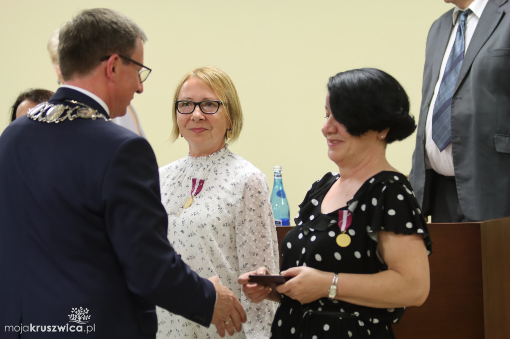 Uroczysta sesja Rady Miejskiej w Kruszwicy. Nagrodzono zasłużonych dla Kruszwicy