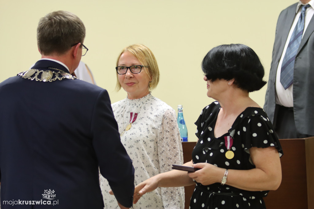 Uroczysta sesja Rady Miejskiej w Kruszwicy. Nagrodzono zasłużonych dla Kruszwicy