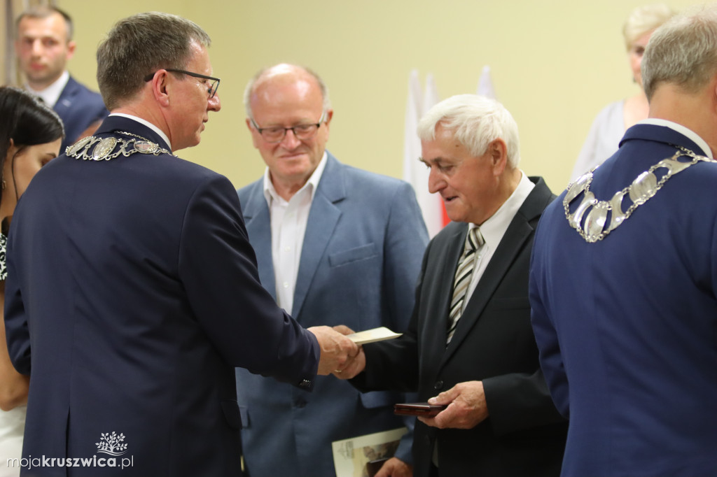 Uroczysta sesja Rady Miejskiej w Kruszwicy. Nagrodzono zasłużonych dla Kruszwicy