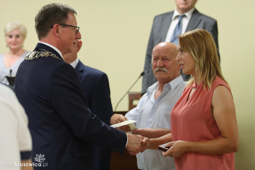 Uroczysta sesja Rady Miejskiej w Kruszwicy. Nagrodzono zasłużonych dla Kruszwicy