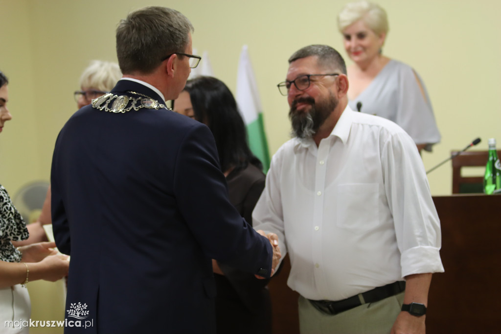 Uroczysta sesja Rady Miejskiej w Kruszwicy. Nagrodzono zasłużonych dla Kruszwicy