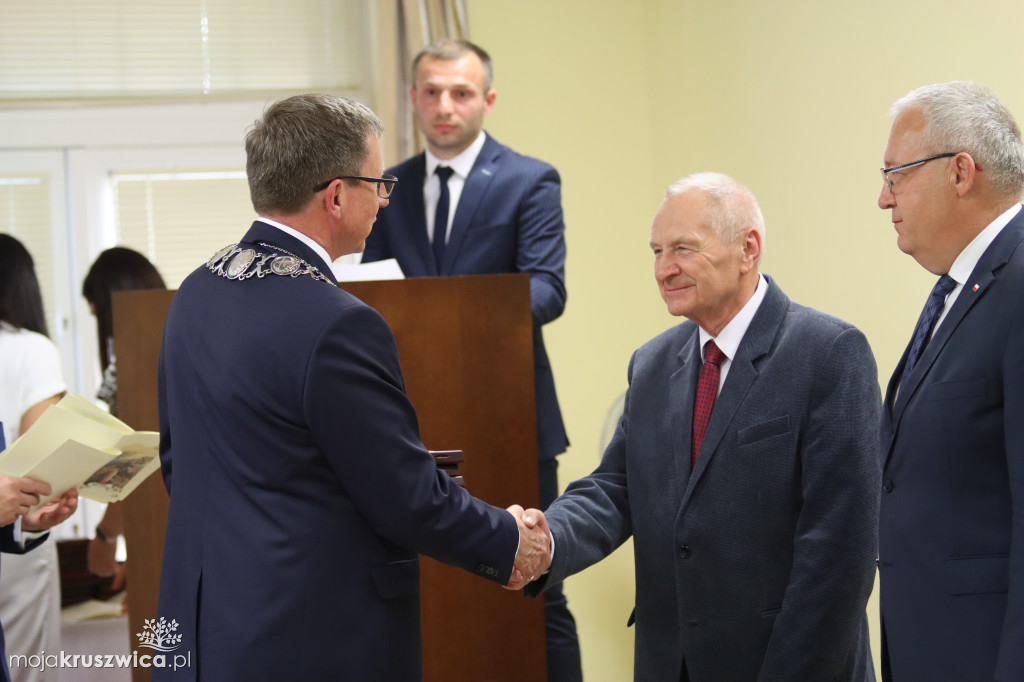 Uroczysta sesja Rady Miejskiej w Kruszwicy. Nagrodzono zasłużonych dla Kruszwicy