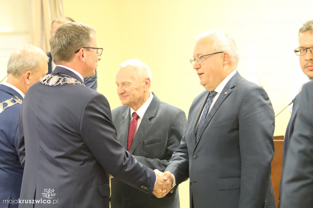 Uroczysta sesja Rady Miejskiej w Kruszwicy. Nagrodzono zasłużonych dla Kruszwicy